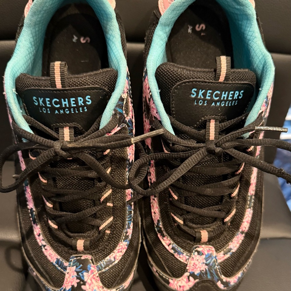 Skechers Black Sneakers with Pink Stripe and Aqua Lining